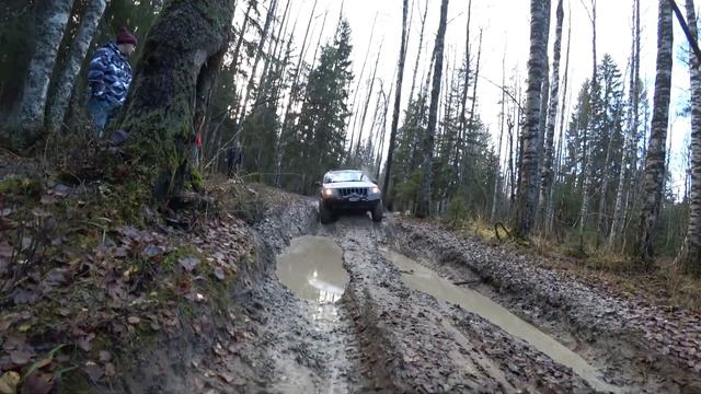 Сравнение Jeep Grand Cherokee WJ и Jeep Cherokee KJ на бездорожье смотреть онлайн