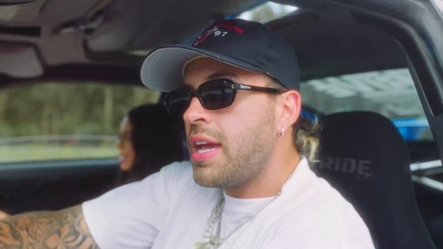 Sfera Ebbasta, Feid - Triste смотреть онлайн