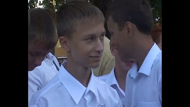 Архив сентябрь 2010, Рабочий материал, День знаний в СОШ №2, линейка