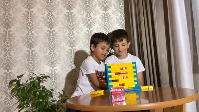 ЧЕЛЛЕНДЖ❗️У кого УПАДЁТ стена❓Кто получит ROBLOX сюрприз❓ смотреть онлайн