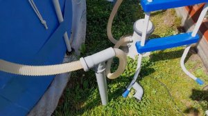 Чистка бассейна щёткой от обычного пылесоса