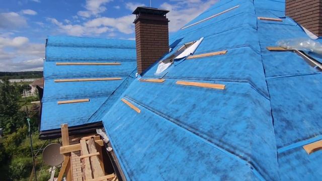 Основание под гибкую черепицу Укладка подкладочного ковра смотреть онлайн