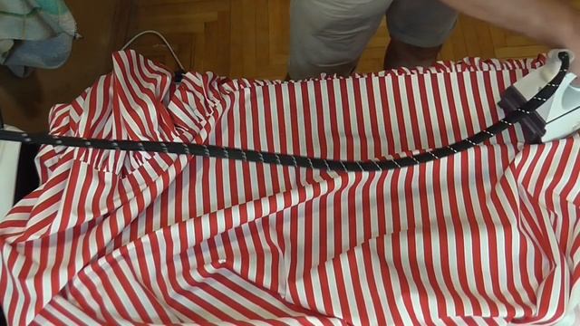 Летнее платье в полоску на бретелях. Сборка юбки и стачивание с лифом видео№11 смотреть онлайн