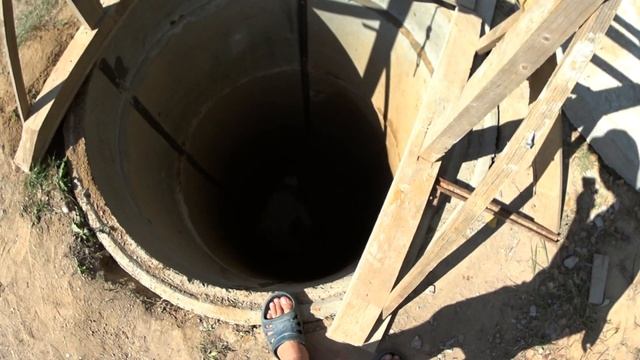 выкопали очень хороший колодец возле туалета 12 метров