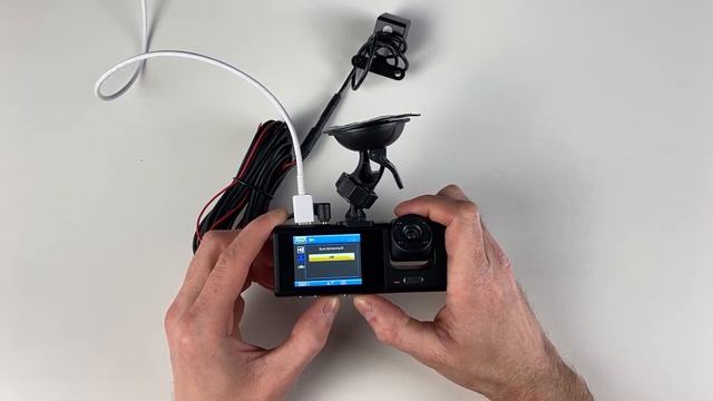 Включение и осмотр компактного авто-регистратора с с тремя камерами Ps-Link Q38