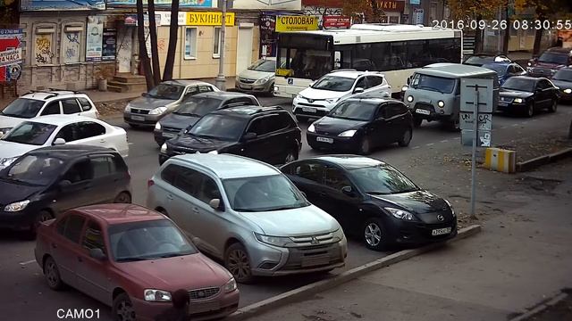 Дневное видео с камеры Optimus IP-E012.1(2.8-12)P_V2035 смотреть онлайн