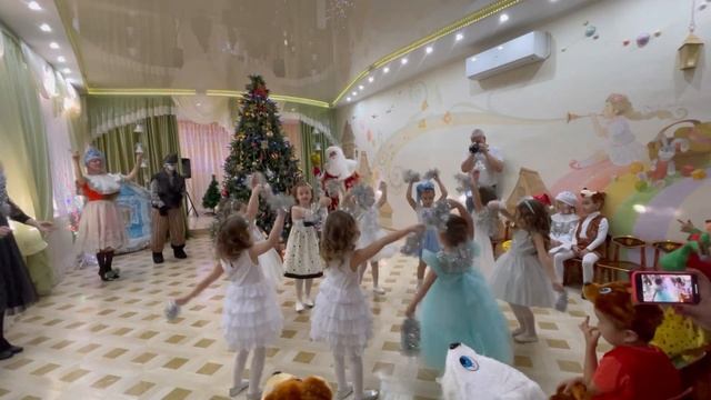 Новогодний утренник в ДОУ "Сапожок", группа "Незабудки". 24 декабря 2021 года. смотреть онлайн