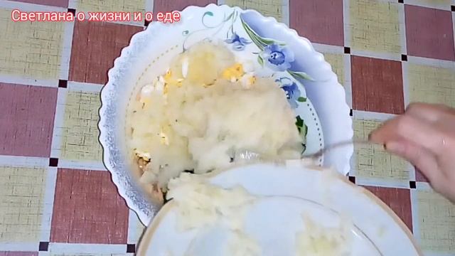 Салат с печенью трески и консервированным лососем смотреть онлайн