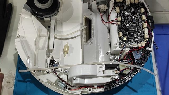 Xiaomi MI Robot Vacuum-MOP Essential (MJSTG1) НЕТ ПОДАЧИ ВОДЫ ДЛЯ ВЛАЖНОЙ УБОРКИ смотреть онлайн