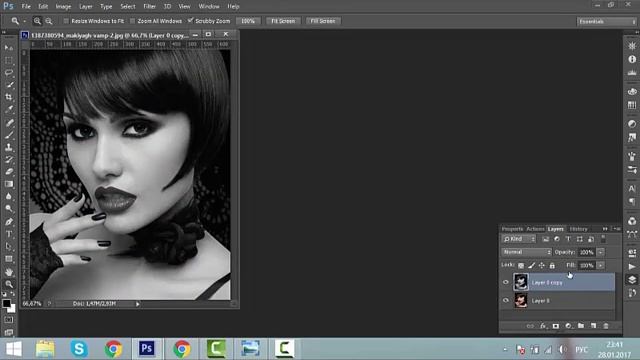 Как создать черно белую фотографию с цветными элементами