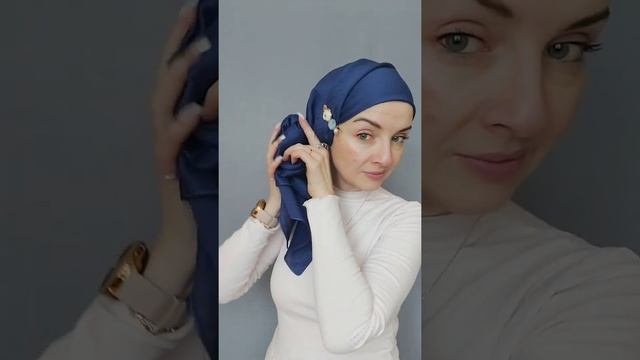 Как носить шелковый платок. #shorts смотреть онлайн