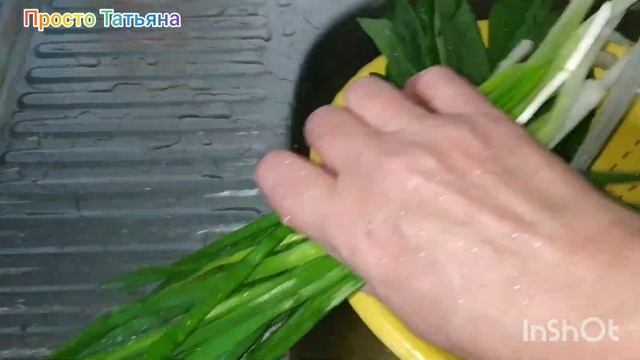Весенний салат из черемши. Быстрый и полезный. смотреть онлайн