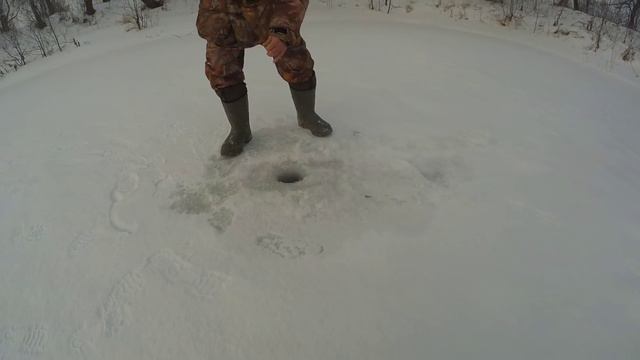 Зимние щуки на малой реке смотреть онлайн