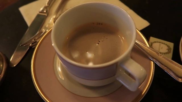 LADUREE PATISSERIE (PARIS TRAVEL VLOG) | Eileen Aldis смотреть онлайн