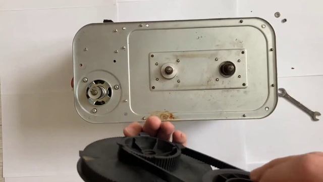 Ремонт хлебопечки, замена ремня. Включите субтитры. Bread machine belt replacement (subtitles). смотреть онлайн