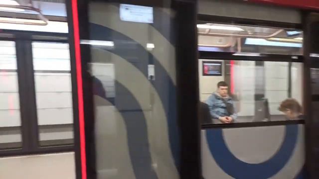 Передал привет! Третий серийный электропоезд 81-775-776-777 «Москва-2020» на станции «Шелепиха» смотреть онлайн