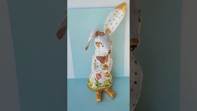 Как сделать зайчика, кролика из бутылки и газет. Ссылка на мастер класс в описании. смотреть онлайн