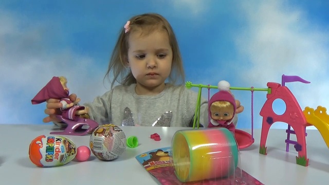 Маша и Медведь распаковка игрушки и игровая площадка с качелей и горкой Masha an смотреть онлайн