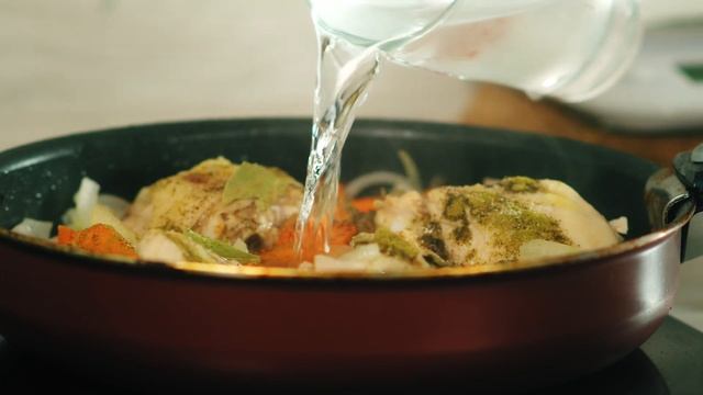 КАК быстро сделать ВКУСНЫЙ ужин. Тушёные куриные бёдра с фасолью смотреть онлайн