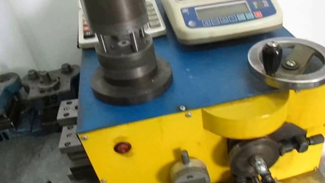 Unnecessary machines Бесполезные аппараты смотреть онлайн