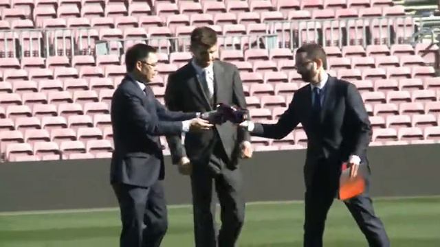 Gerard Piqué, condenado a una multa de 48 000 euros смотреть онлайн