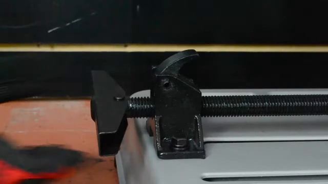 Cortadora De Metales De 14" 3,900 Rpm 15 Amp + 4 Caballos De Fuerza Milwaukee 6177-20 смотреть онлайн