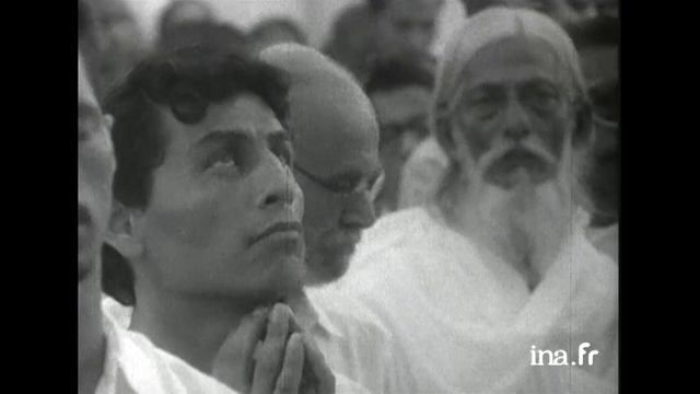 The Mother's Terrace Darshan of February 29, 1964 смотреть онлайн