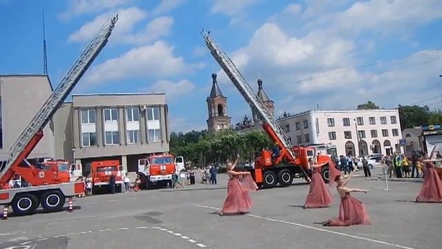 Танец пожарных автолестниц АЛ-30 смотреть онлайн