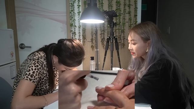 ХОДИЛА К РУССКОМУ МАСТЕРУ НОГТИ ДЕЛАТЬ! ЧТО ОНА СДЕЛАЕТ ?러시아 네일샵에 가다. Кенха #кореянка смотреть онлайн