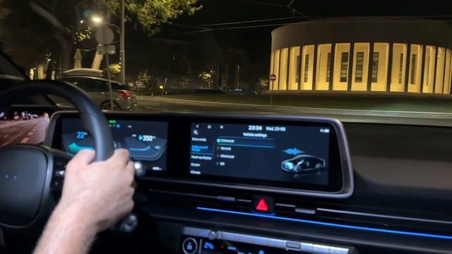 HYUNDAI IONIQ 6 2024 - night DRIVE in the city (cool AMBIENT lights & SCREENS) смотреть онлайн