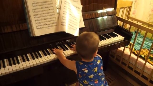 Ребенок играет на пианино смотреть онлайн
