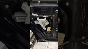 Ленд Ровер снятие обшивки двери и наружной ручки часть 2