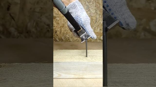 Проще простого! Как достать гвоздь без шляпки? #Shorts