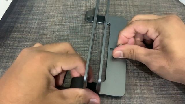 UGREEN Vertical Laptop Stand Review | Tech Dive смотреть онлайн