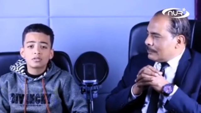 19-ти летний мальчик из Египта читает Коран голосами известных чтецов Корана. смотреть онлайн