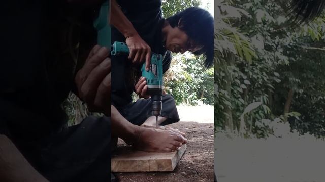 ki entol lagi ngebor kayu mau bikin sesuatu...???? смотреть онлайн