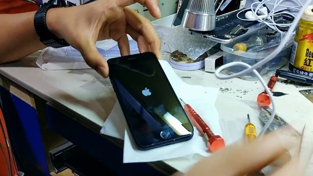 I Made My Own iPhone From Parts In ShenZhen China смотреть онлайн