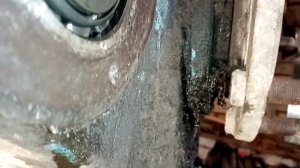 Ремонт трактора Т-40. Снимаем левую заднюю бортовую, меняем тормозную ленту, снимаем чулок.