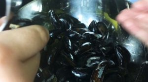 Как правильно почистить мидии перед употреблением в домашних условиях