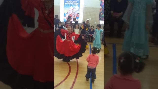 Моя дочь тонцует испанский танец смотреть онлайн