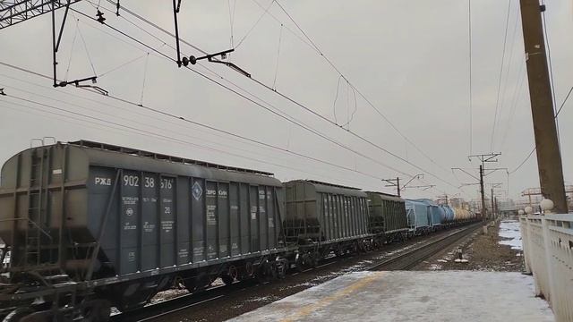 ВЛ10У-585 С грузовым поездом на ст. "Новая Охта"|Санкт-Петербург смотреть онлайн