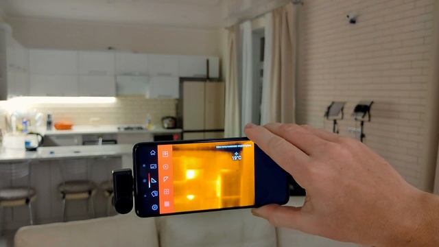 Тепловизор для смартфона Seek Thermal. Утечки тепла в доме смотреть онлайн