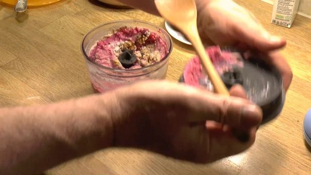 Сливочный хумус с грецким орехом и свёклой | Такой хумус любят многие. смотреть онлайн