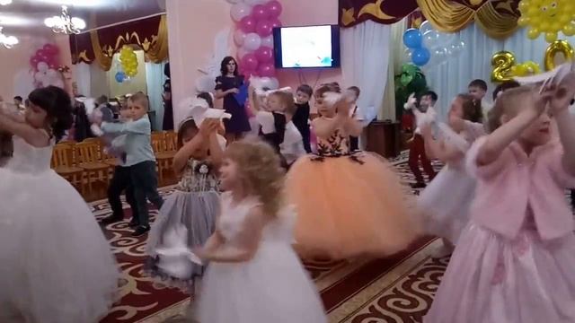 Выпускной утренник 2018. гр.Ягодки д\сЗолушка смотреть онлайн