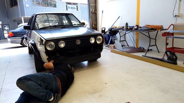 Crazy Mk2 VW Golf Transformation! Ep.1 - Restoration & Fender Install смотреть онлайн