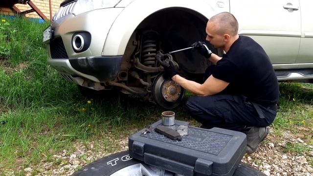 На что обращать внимание при замене колодок. смотреть онлайн