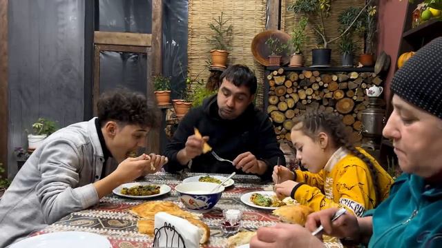 ТОРТ С ГОРЯЧИМ ЧАЕМ ИЗ САМОВАРА!Азербайджанская Кухня Деревенская Кухня Рецепты смотреть онлайн