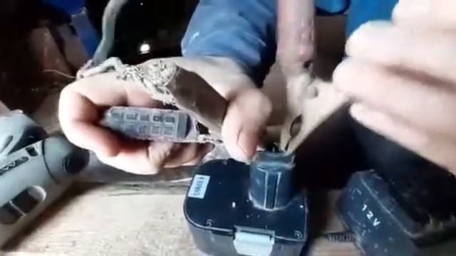 КАК ОЖИВИТЬ МЁРТВУЮ БАТАРЕЮ ОТ ШУРУПОВЁРТА ЗА 1МИНУТУ! смотреть онлайн