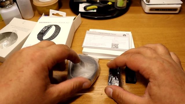 Распаковка фитнес браслета Huawei Band A2