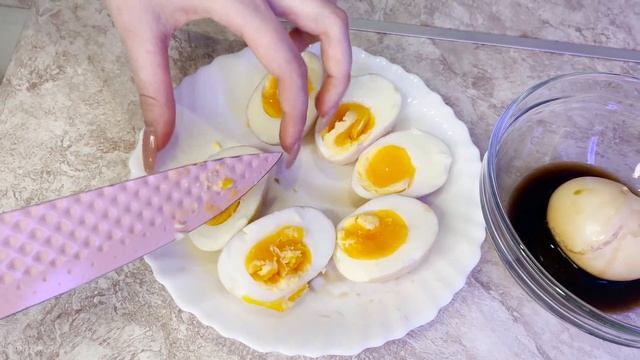 ПРИГОТОВИЛА РАМЕН ПЕРВЫЙ РАЗ / как приготовить рамен из того, что есть под рукой! смотреть онлайн